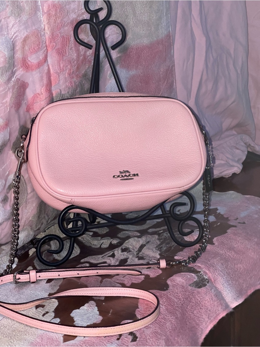 Coach #f25922 Isla chain crossbody camera bag